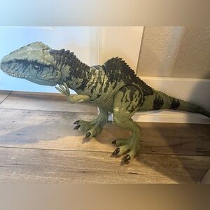 Strike/roar giganotosaurus toy